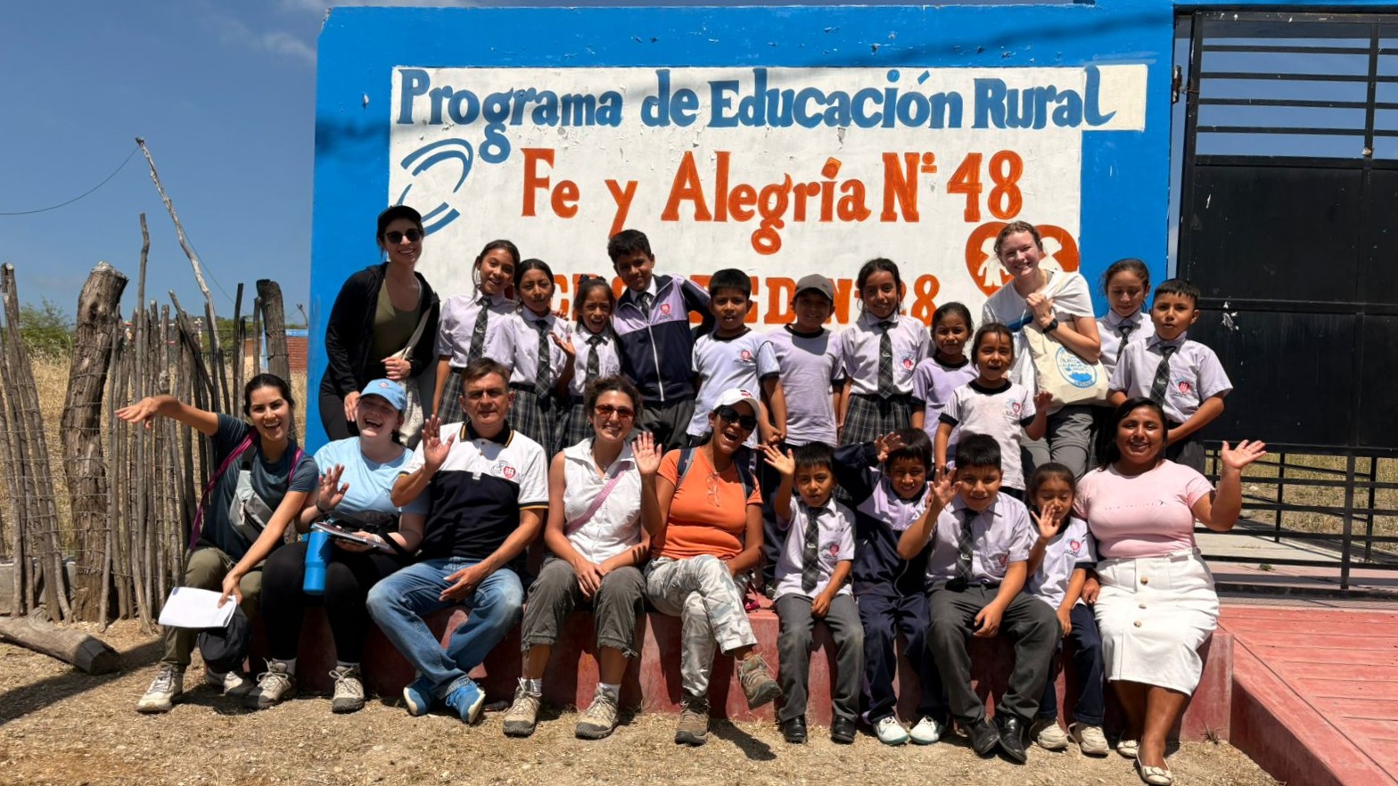 Group of students and Gannon Global volunteers pose.
